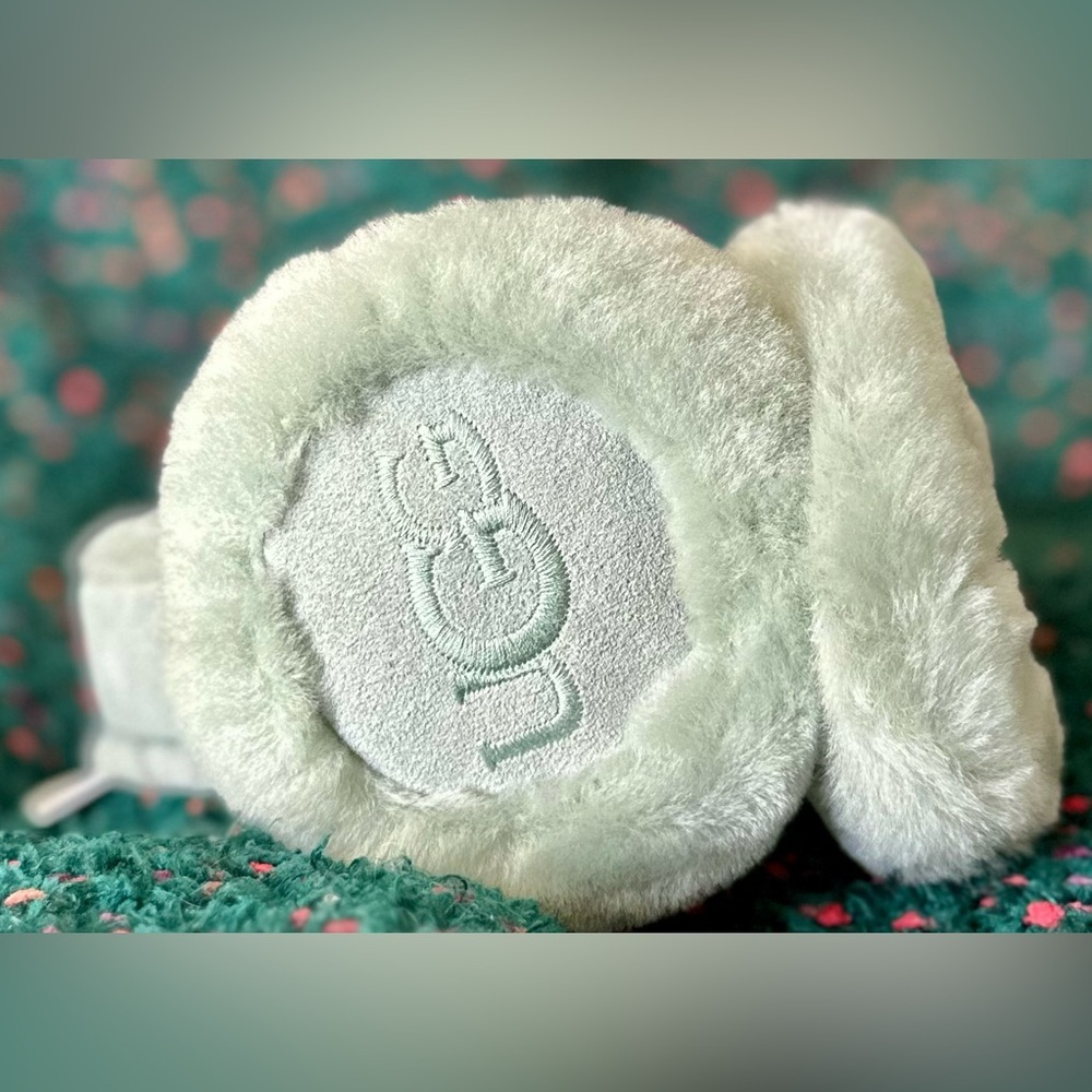 🎸UGG🎸🔥NWT🔥Sheepskin Embroidery Earmuff Grey Mist - Picture 4 of 14